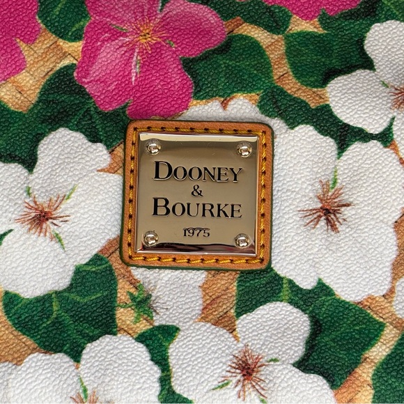 Dooney & Bourke Leisure Shopper Tote in Hydrangea Basketweave NWOT - Picture 7 of 8